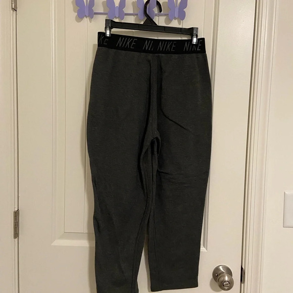 NWOT | Nike‎ women’s gray loose cropped lounge sweatpants — small - Picture 6 of 9